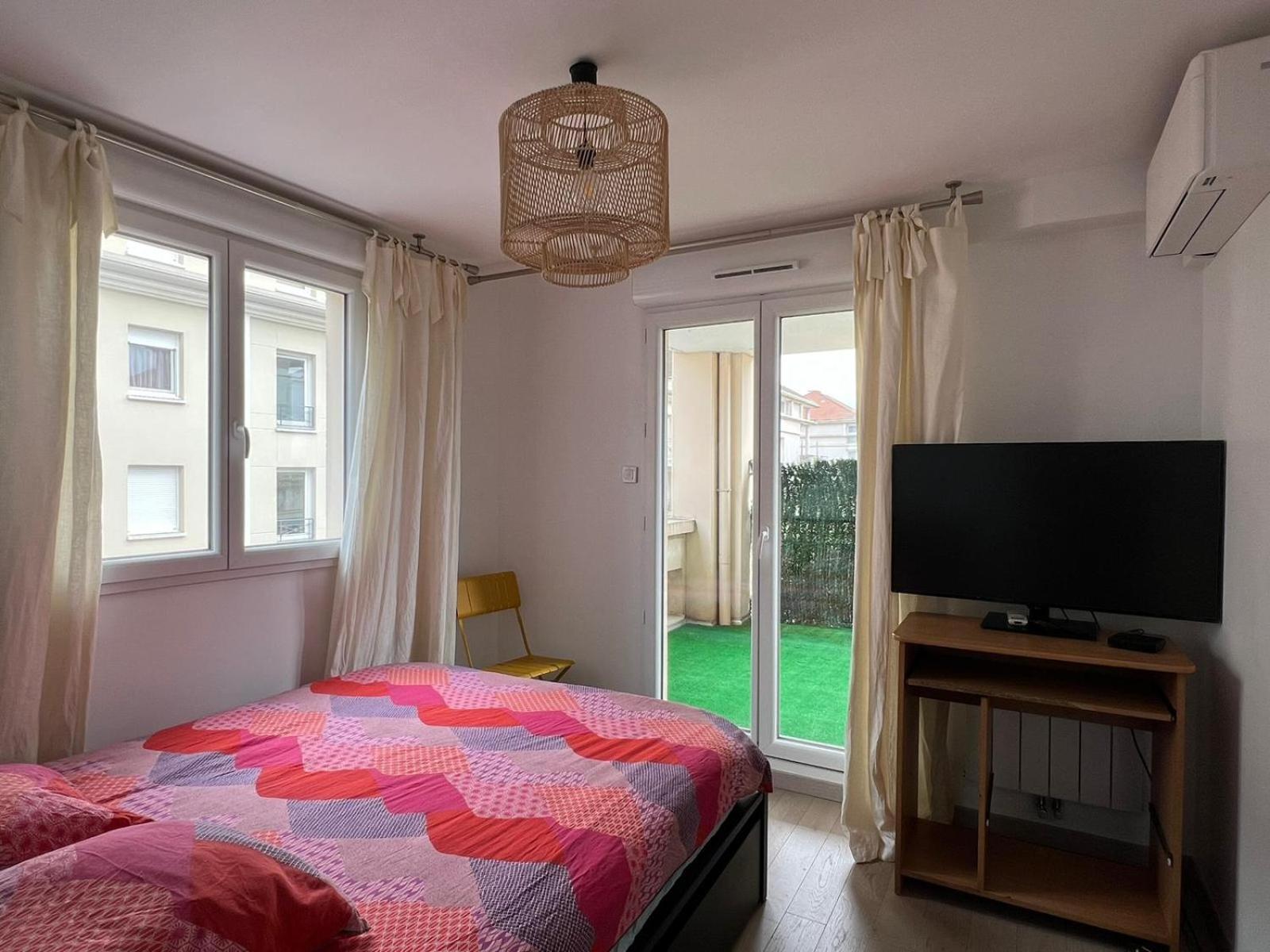 Location 3 Chambres Spacieuses Dans Appartment 2 Mn Rer Bussy Saint Georges Bussy-Saint-Georges Exterior foto